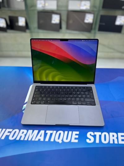MACBOOK PRO 2023 M2  CPU: M2 PRO / 10 CŒURS  DISC : 512 GB  (SSD) RAM : 16 GB