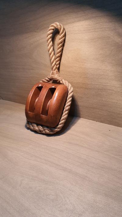 Poulie double en bois avec cordage, ambiance marine, decor marin