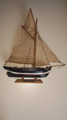 Ancienne maquette de bateau, voilier Kraabbenkutte 1900 en bois, décor marin 