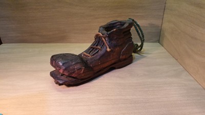 Vintage Sculpture Godillot, Soulier, chaussure en bois, fait main