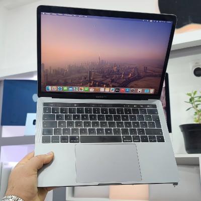 MacBook Pro TouchBar 2019 . i7 . 16Gb Ram . 2Tb Ssd (2000Gb) . Cycle 590 Batt 83%