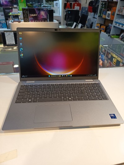 DELL Latitude 5550 Ultra 5 135U 16GB DDR5 512SSD Gen4 AZERTY