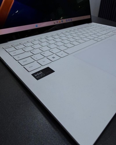 (VENDU)SAMSUNG GALAXY BOOK 2 pro ULTRA 7 155H 16GB 512SSD Intel ARC TM GRAPHICS 15.6 FHD Amoled