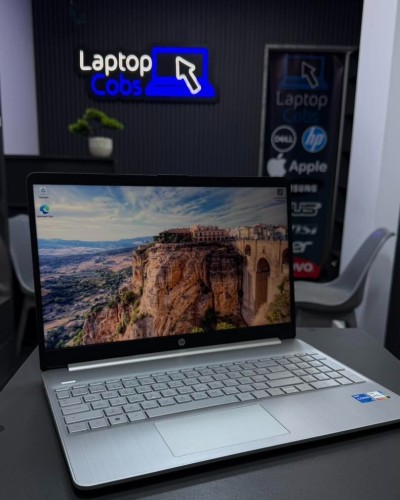 HP LAPTOP 15 S i5 1235U 12 EME 8GB 512GB INTEL IRIS XE GRAPHICS ECRAN 15.6 POUC