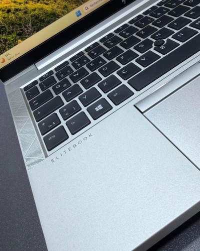 ( VENDU)HP ELITEBOOK 840 G7 i5-10310U 8 Gb DDR4 256gb SSD INTEL UHD  GRAPHICS  ECRAN 14 FHD