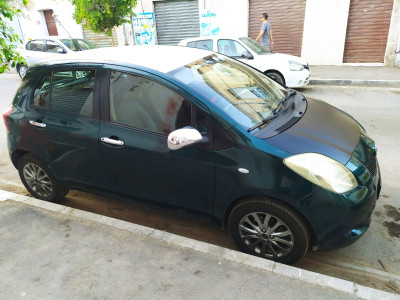 سيارة-صغيرة-toyota-yaris-2008-عنابة-الجزائر