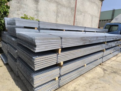 Caillebotis galvanisés.