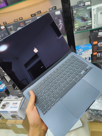 MacBook Air  M4 2025 16GO RAM 256GO SSD 13" Cycle 4 Battery 100%