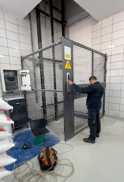 Monte Charges Hydrauliques sur Mesure - GRAVITY ALGERIE- Interne Ou Externe