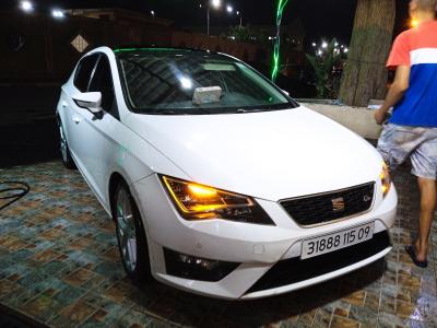 moyenne-berline-seat-leon-2015-fr15-blida-algerie