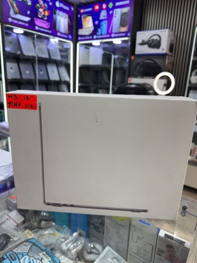 MacBook Air M3 8G 256G batterie 100% cycle 22 comme neuf 
