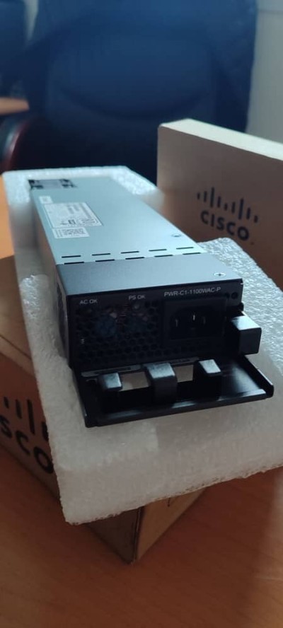Alimentation switch CISCO 1100WAC-P V01 9300 UXM