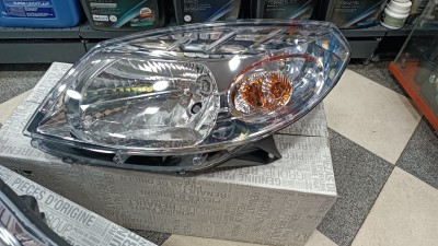 Phare d'origine dacia Sandero 1