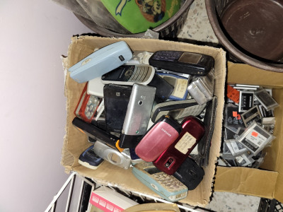 batteries-liquidation-ancien-stock-anciens-telephones-carcasses-etc-azazga-tizi-ouzou-algerie