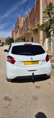 voitures-peugeot-208-2015-allure-laghouat-algerie