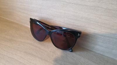 Lunettes de soleil originale TOM FORD TF330 03B forme Cat Eye Made in Italy