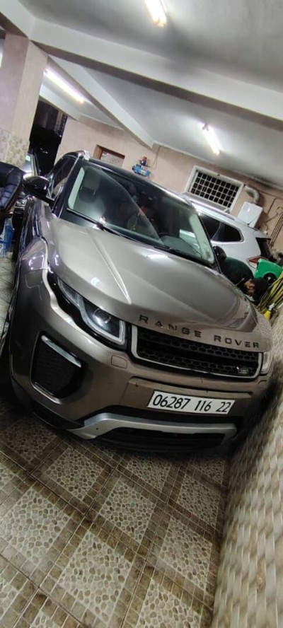Land Rover Range rover 2016 évoque