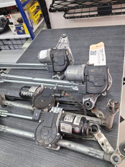 Moteur essuie-glace Audi Q3. Ibiza. Fabia