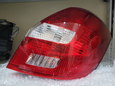 Feu arrière Skoda Fabia côté droit 