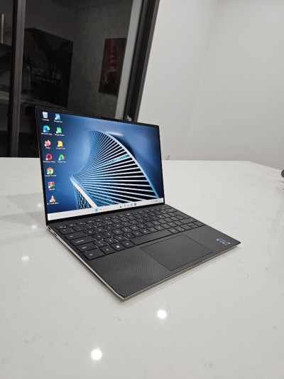 Dell xps i5 11th gen 13.3"P 