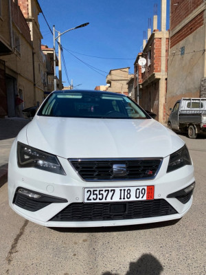 moyenne-berline-seat-leon-2018-fr15-blida-algerie