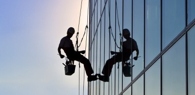 Société de nettoyage cherche alpiniste / cordiste pour les vitres et façade نبحث عامل متسلق للزجاج