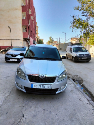 سيارة-صغيرة-skoda-fabia-2014-fresh-الكاليتوس-الجزائر