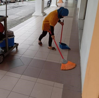 Société de nettoyage: entreprise de nettoyage, femme de ménage, jardinage, ponçage carrelage marbre