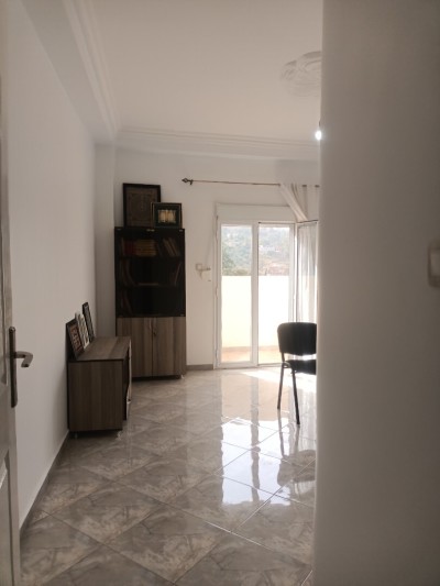 بيع شقة طابق فيلا 4 غرف البليدة البليدة