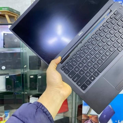 UltraBook Dell Latitude 7400 Intel Core i5-8265U -16 Go DDR4 - 256 Go SSD -15,6 " Full HD 1920*1080 