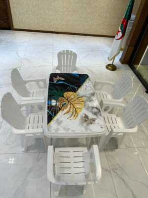 آخر-tables-avec-chaises-en-plastique-دار-البيضاء-الجزائر