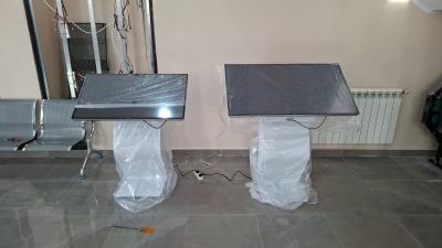 FLOOR STANDING TOUCH PUPITRE 43 ET 50 POUCE