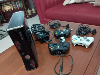 consoles-xbox-360-slim-30-jeux-flashe-avec-2-manette-originale-usb-annaba-algerie