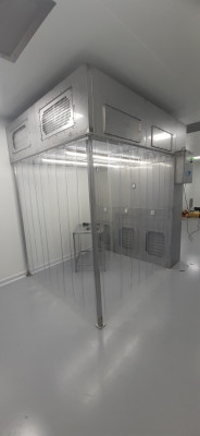 cabine de pesée ( Cabine de prélèvement) laboratoire pharmaceutique 