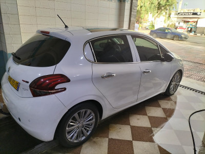 citadine-peugeot-208-2015-allure-facelift-setif-algerie