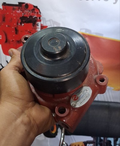 Pompe à eau niveleuse xcmg 215