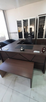 Ensemble Bureaux directionnel + chaise + table de bas + retour de bureau + 2 Armoire multi étages