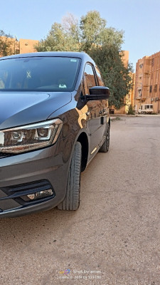 voitures-volkswagen-caddy-2019-edition-35-laghouat-algerie