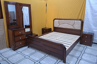 chambres-a-coucher-kit-de-chambre-sans-armoire-en-bois-rouge-les-eucalyptus-alger-algerie