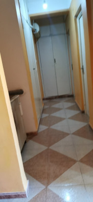 شقة-كراء-3-غرف-بجاية-الجزائر
