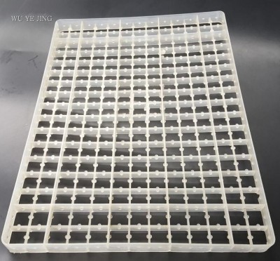 Plateau à oeufs d'incubation pour 221 œufs de caille