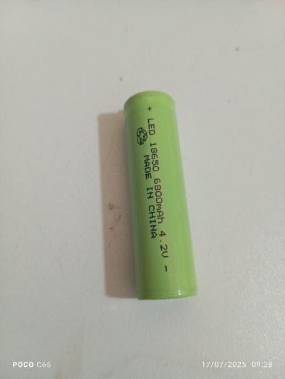Piles rechargeable Lithium 18650 6800mAh 4.2V COPY