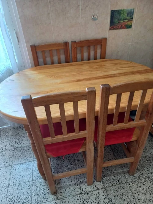 Table cuisine bois rouge massif + 4 chaises