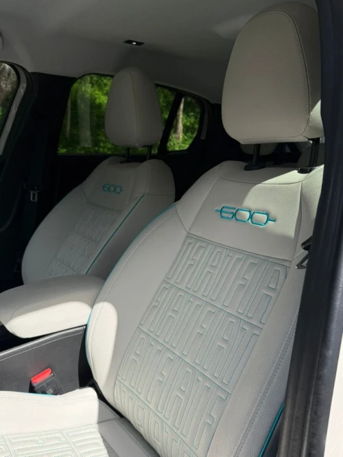 Location de voiture la rochelle Fiat 600