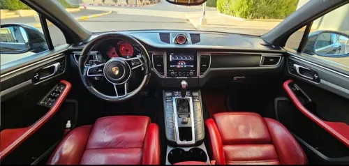 Porsche Macan 2018 2.0L 258 CH TOUTE OPTIONS 1ERE MAIN 74000KM