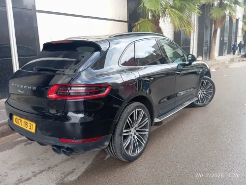 Porsche Macan 2018 2.0L 258 CH TOUTE OPTIONS 1ERE MAIN 74000KM