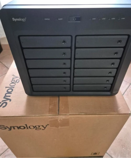 Serveur NAS Synology DS2415+ 12 baies avec disques dur 4to