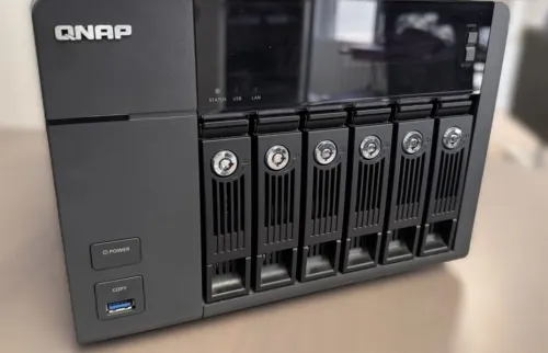 NAS QNAP TS-653 Pro  6 baies 8 Go RAM  Très bon état  avec ou sans disques
