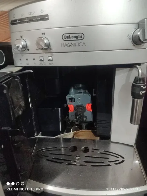 machine a café Delonghi magnifica