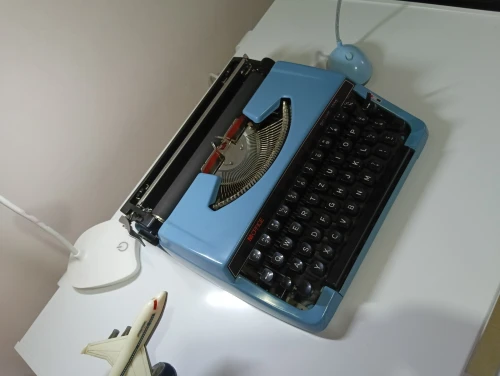 MACHINE A ECRIRE M-OFFICE DE LUXE 1300